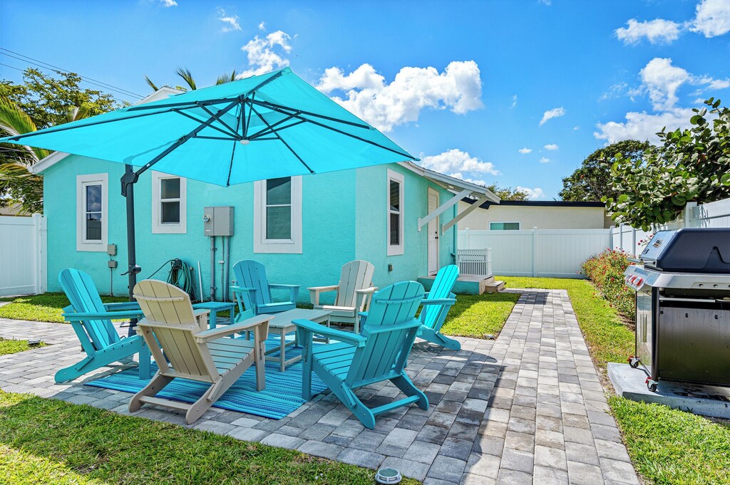 Shell Cottage patio